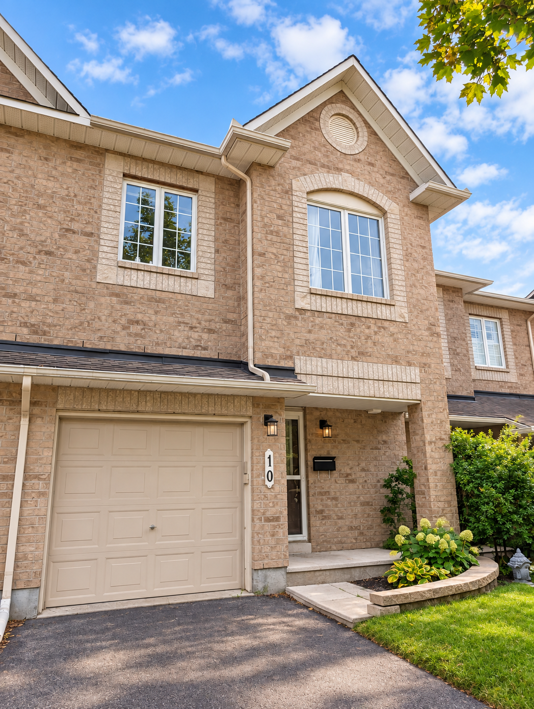 10 Landover Crescent - 1